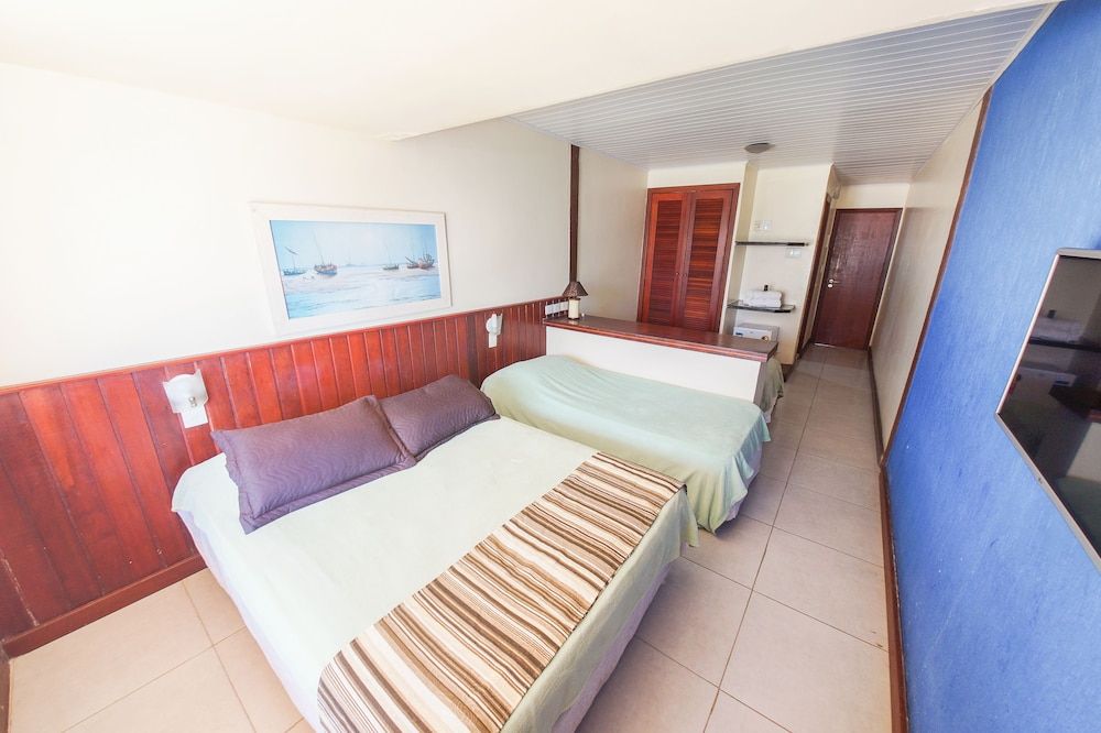 Suite, Pool View