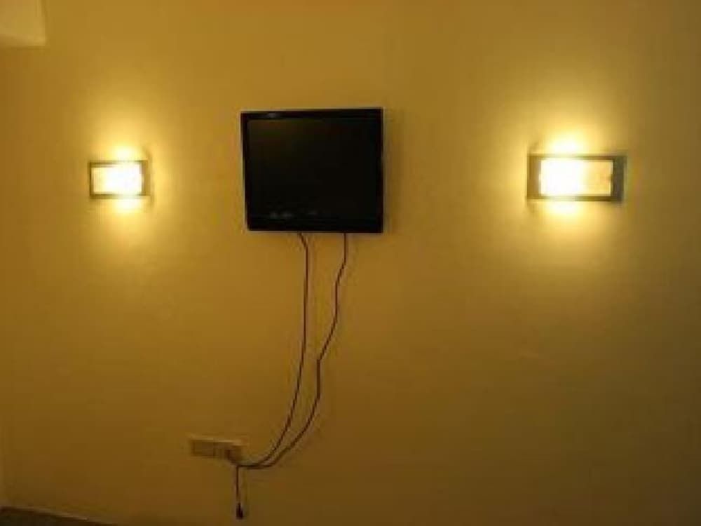 Toilena Room and Board Executive Room 5