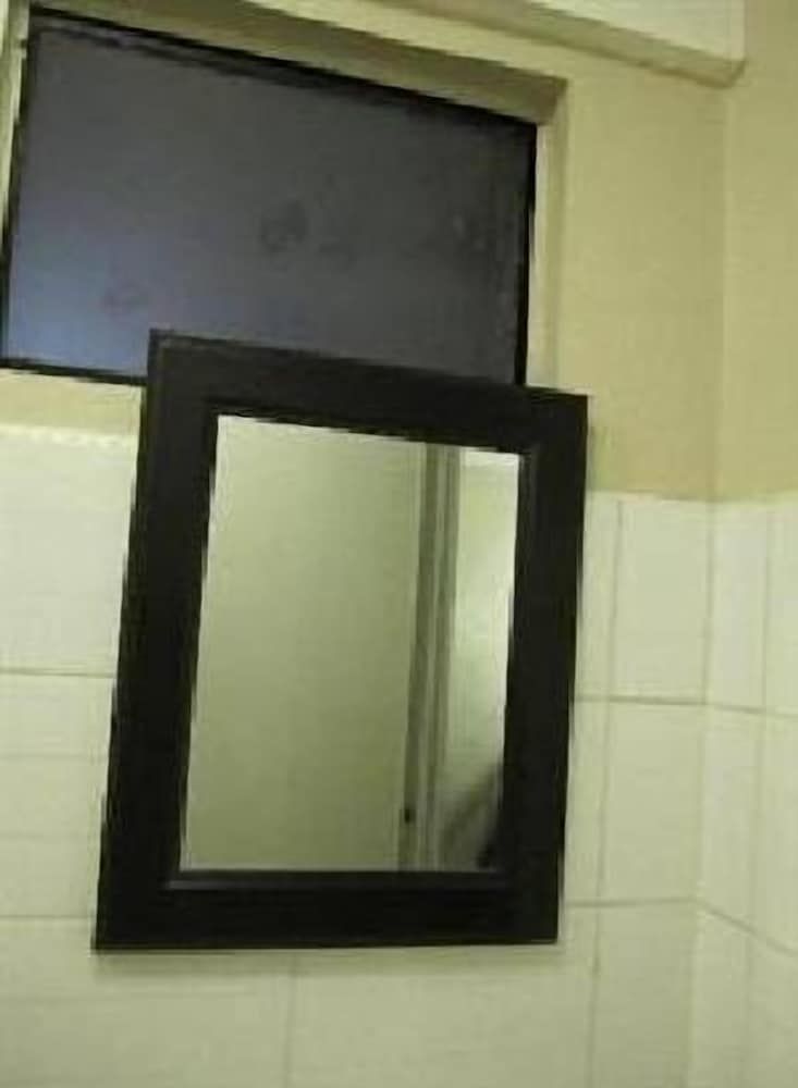 Toilena Room and Board Premier Room 7