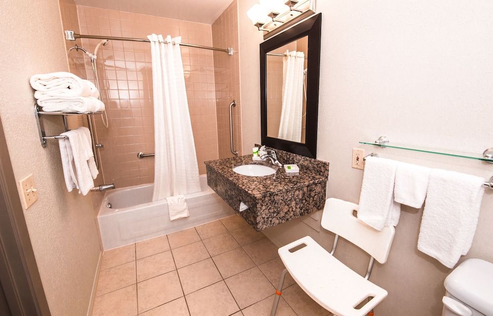 Best Western Plus Pembina Inn & Suites Standard Room, 1 Queen Bed, Accessible, Refrigerator 7