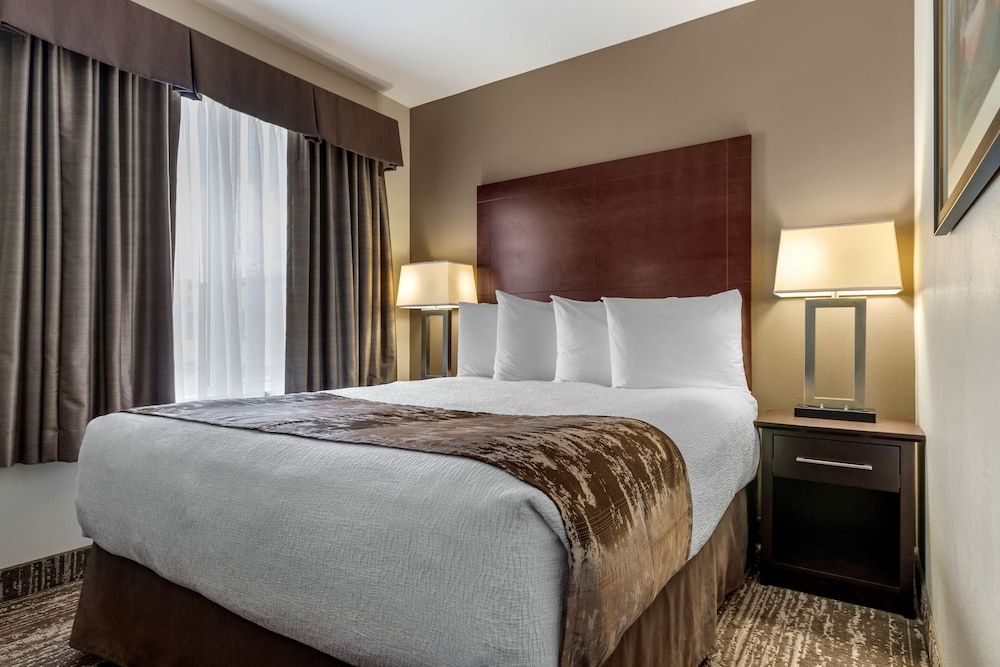 Suite, 1 Queen Bed, Non Smoking, Refrigerator & Microwave