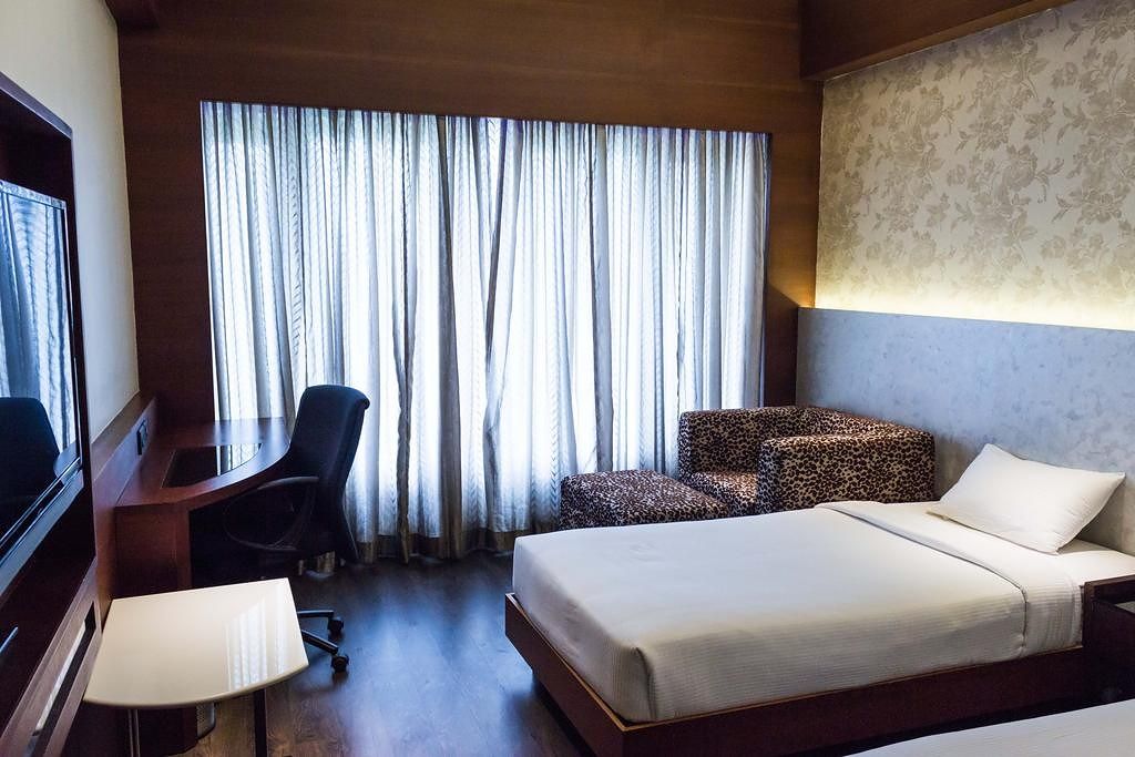 Diana Heights Luxury Hotel Deluxe Room 3