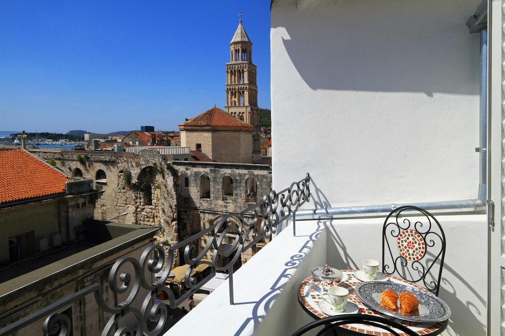 undefined La Porta Luxury Rooms 4