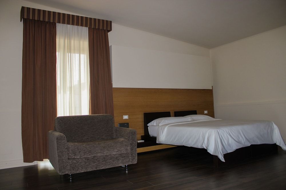 Hotel San Nicola Standard Triple Room 3