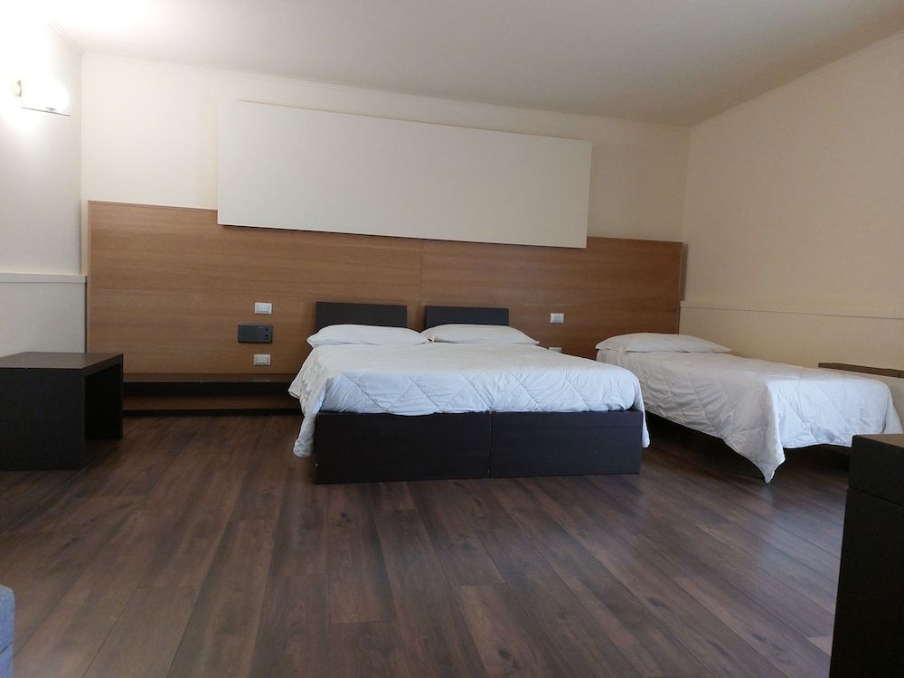 Hotel San Nicola Quadruple Room 2