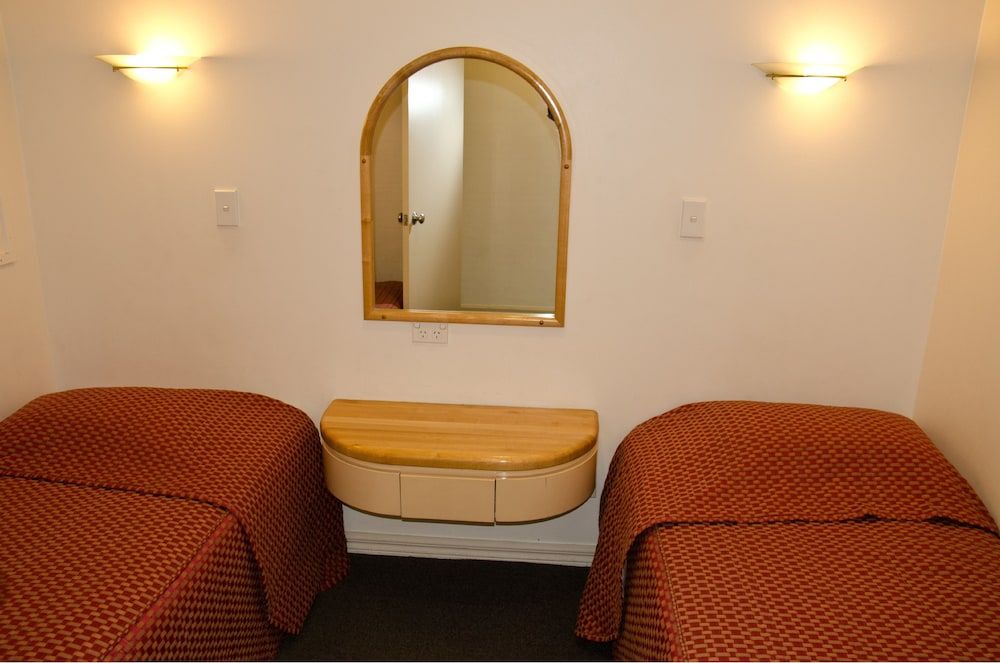 Beach Front Motel Napier Suite, 2 Bedrooms, Ocean View 6