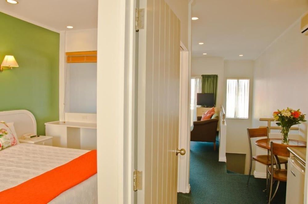 Beach Front Motel Napier Studio Apartment (No Ocean View) 4