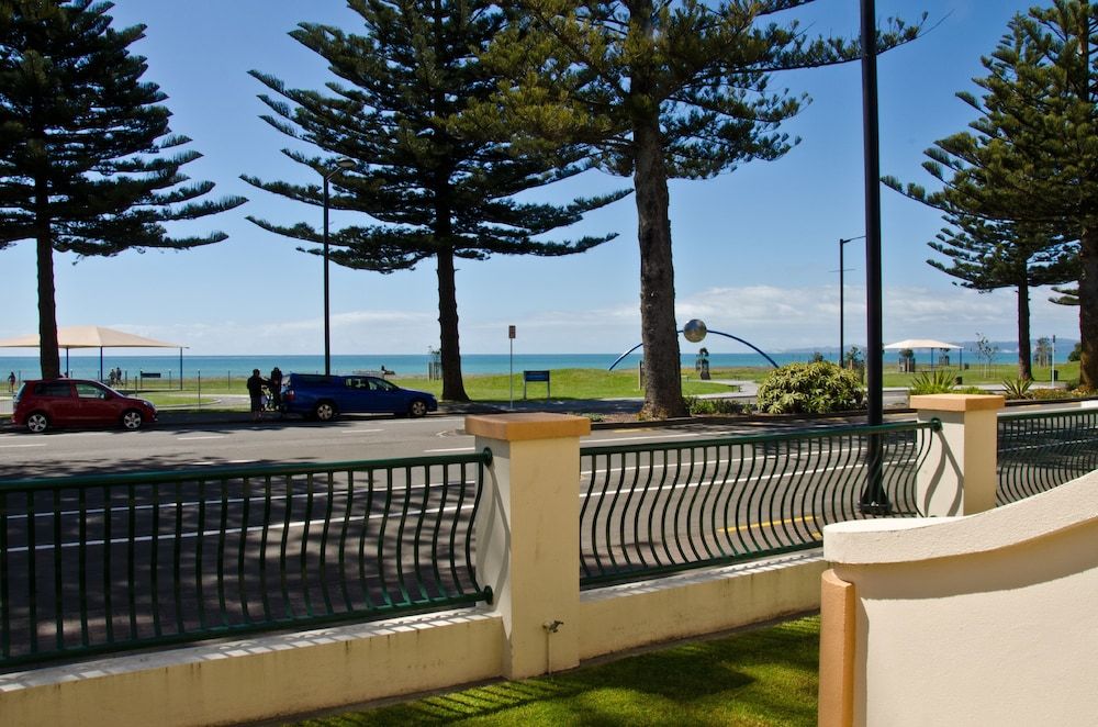 Beach Front Motel Napier Suite, Ocean View, Ground Floor 2