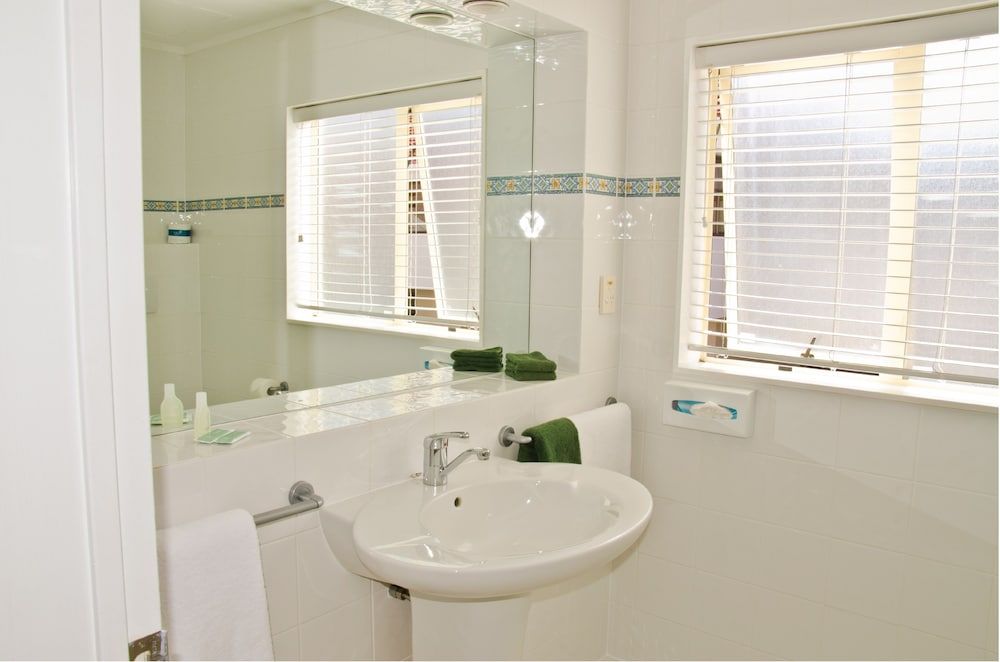 Beach Front Motel Napier Studio Apartment (No Ocean View) 2