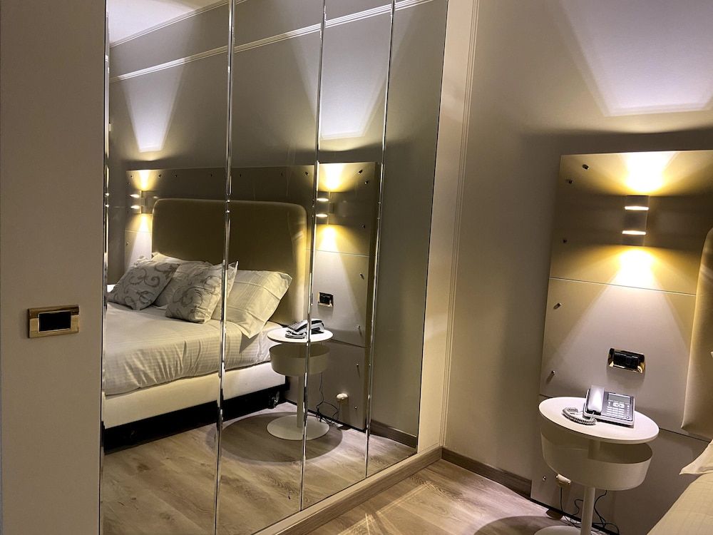 Hotel Motel Visconteo Deluxe Room, 1 Queen Bed, Hot Tub 9