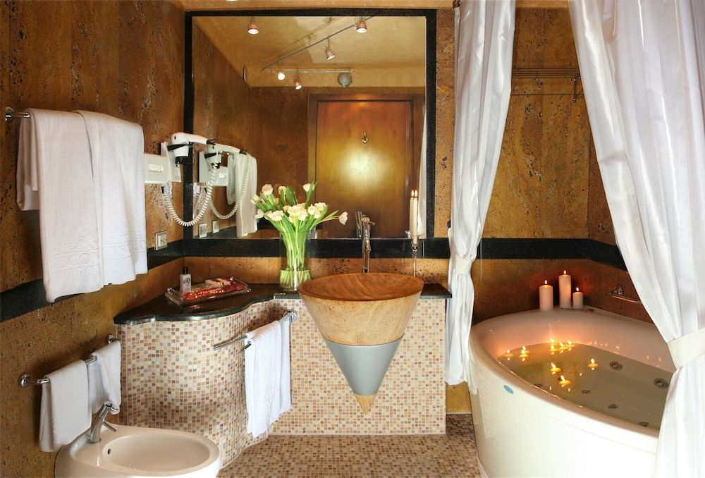 Hotel Motel Visconteo Deluxe Room, 1 Queen Bed, Hot Tub 8