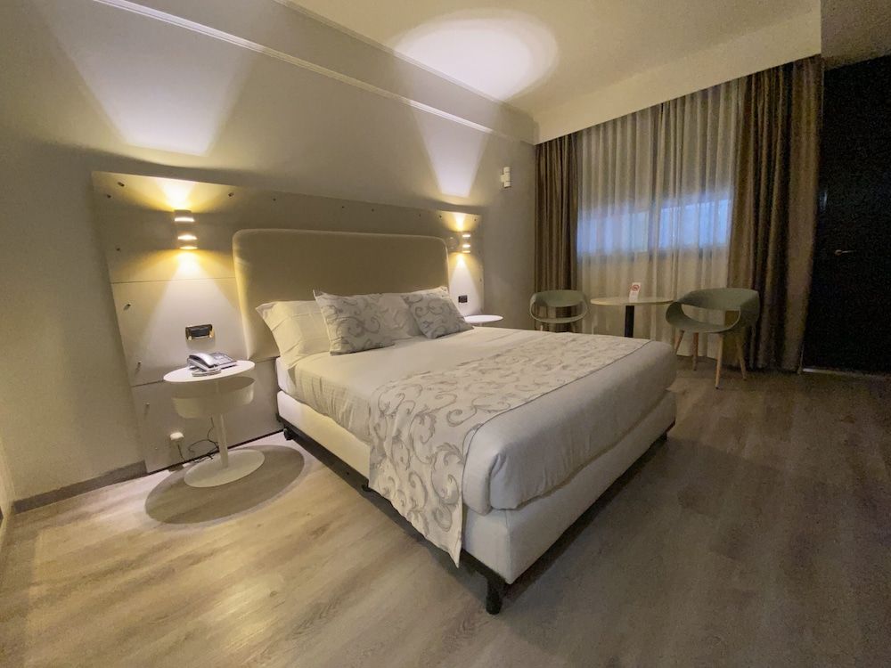 Hotel Motel Visconteo Deluxe Room, 1 Queen Bed, Hot Tub 3