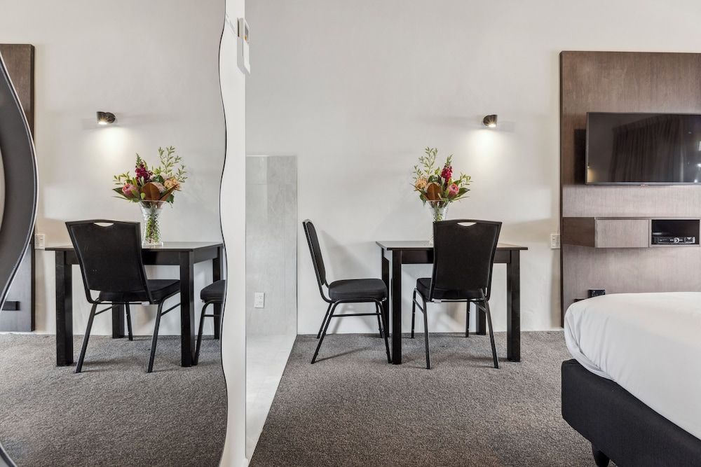 Knights Inn Executive Room 7