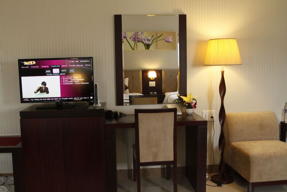 Hoang Sa Hotel Deluxe Room 9