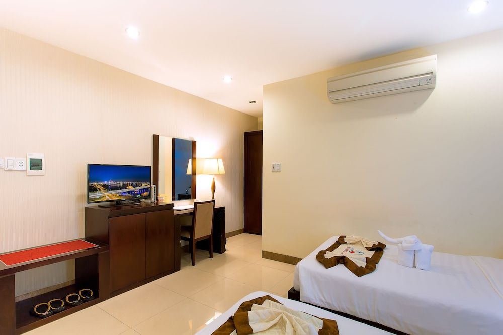 Hoang Sa Hotel Deluxe Room 2