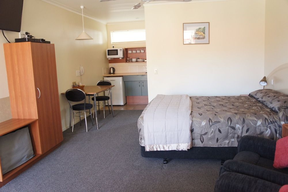 Bks Egmont Motor Lodge Studio, 1 Queen Bed, Accessible 2