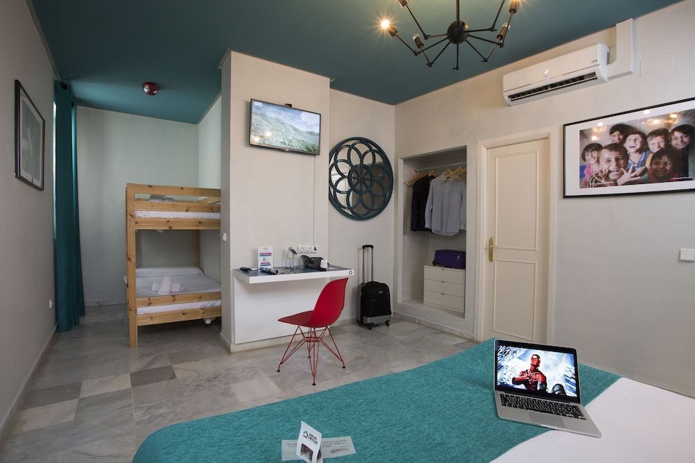 Casual de las Letras Sevilla Hotel Quadruple Room 14