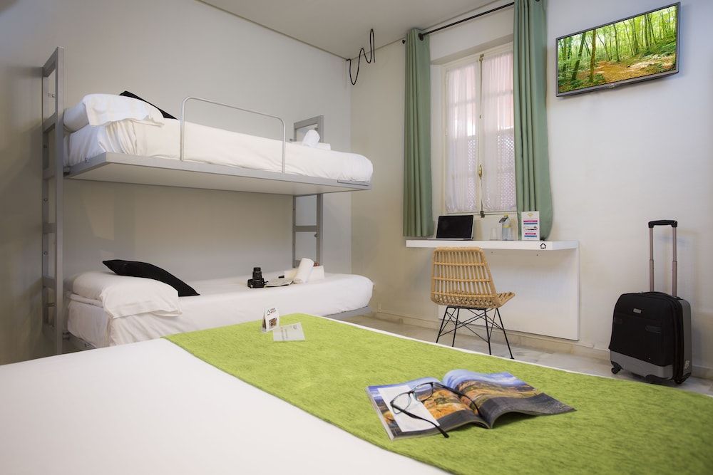 Casual de las Letras Sevilla Hotel Quadruple Room 4