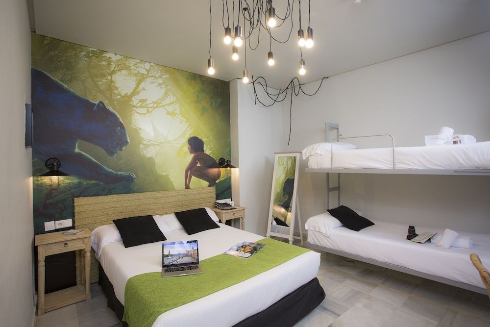 Casual de las Letras Sevilla Hotel Quadruple Room 2