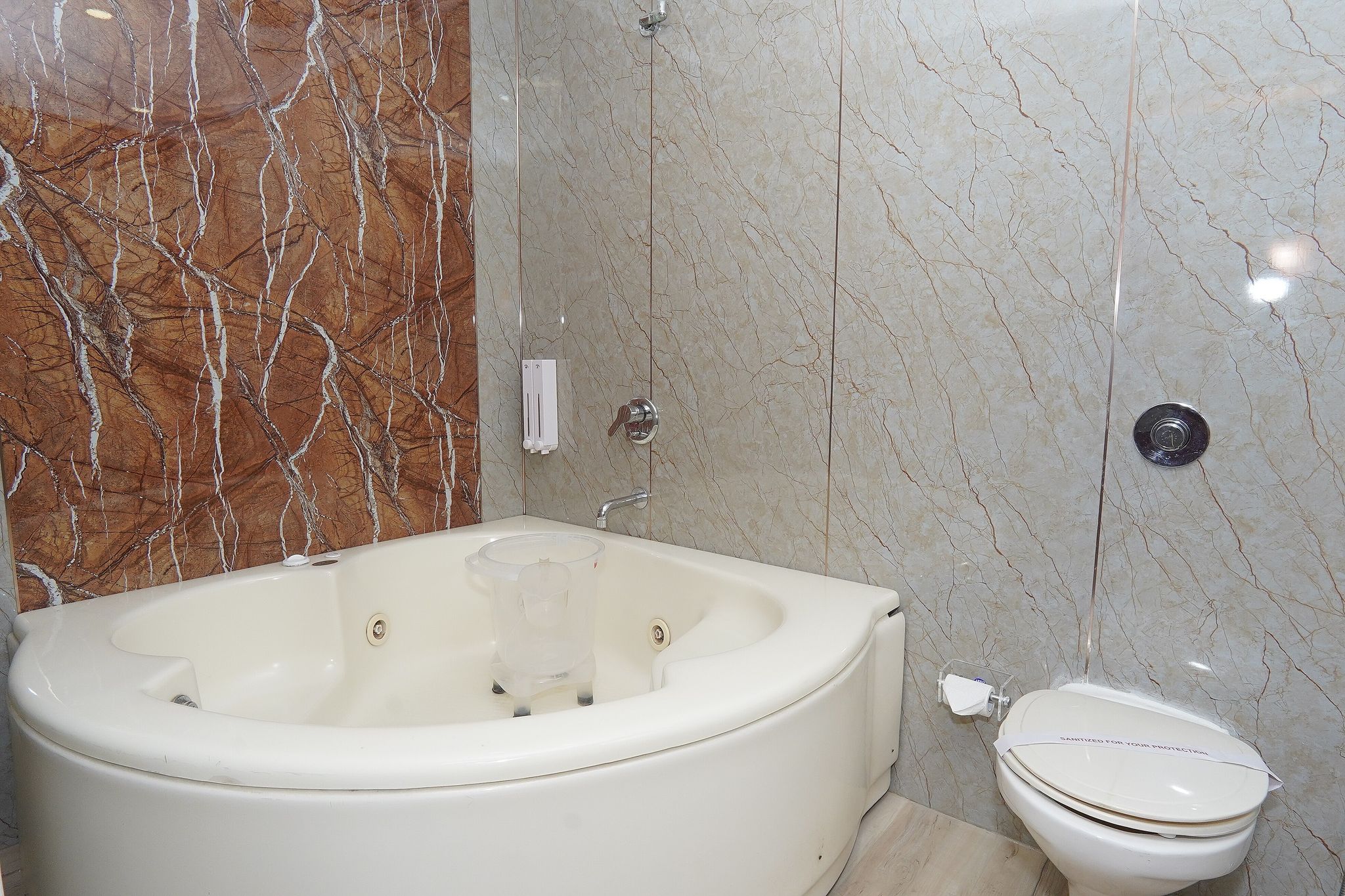 Landmark Shimla - With Elevator Access To Mall Road Honeymoon Deluxe (Jacuzzi On Chargeable Basis) 6