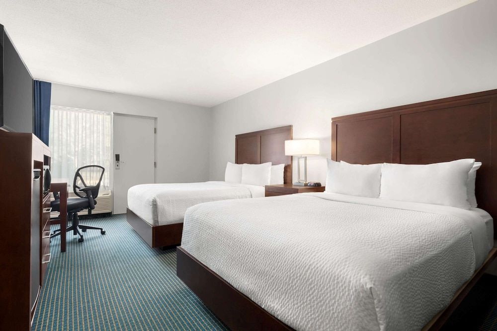 Premium Room, 2 Queen Beds, Non Smoking, Exterior Corridor