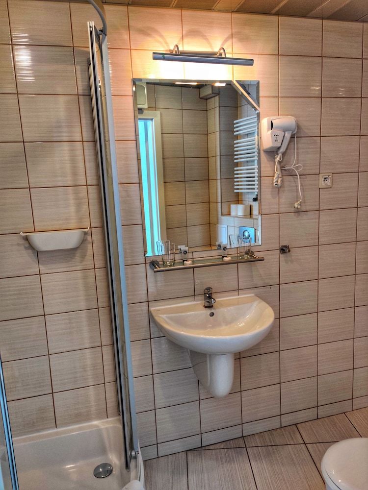 Logos Standard Double Room 12