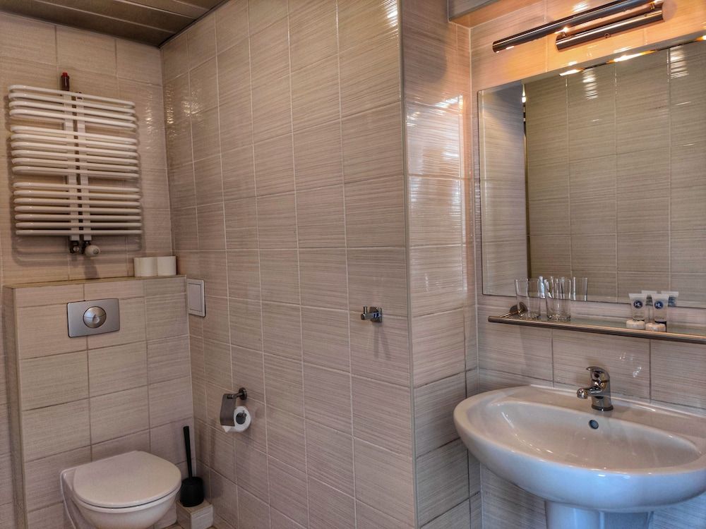 Logos Standard Double Room 10