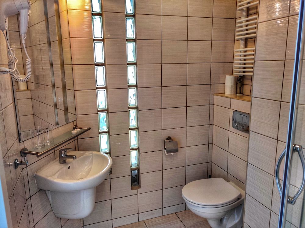 Logos Standard Double Room 15