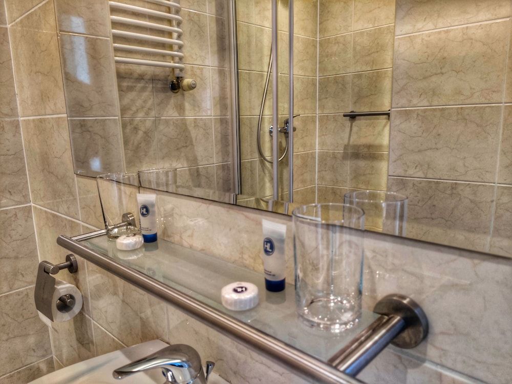 Logos Standard Double Room 9