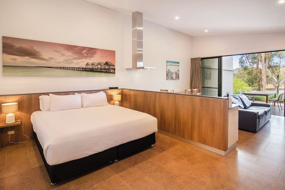 Eight Willows Retreat One Bed King 'Accessible' Chalet