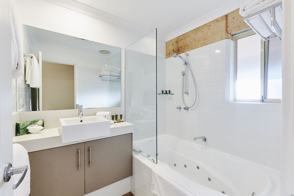 Eight Willows Retreat Two room Queen Bed & Twin Chalet 2