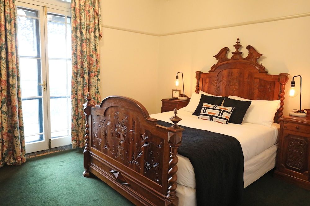 Yarra Valley Grand Hotel Balcony Suite 2