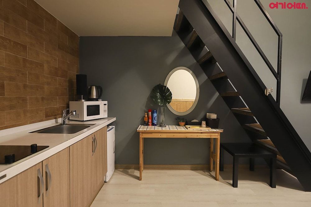 Hotel Hue Loft Family Twin Room 8