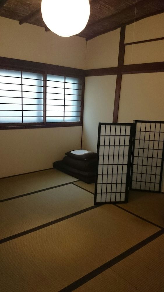 Shared Dormitory, Women only, Non Smoking (Cash Only)