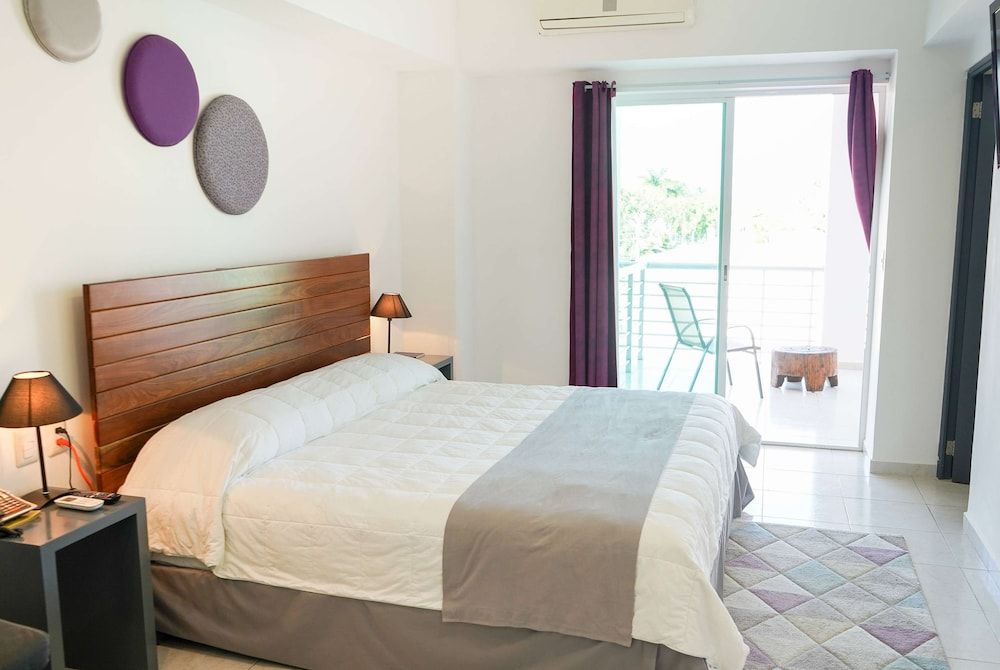 Suite, 1 King Bed with Sofa bed, Non Smoking