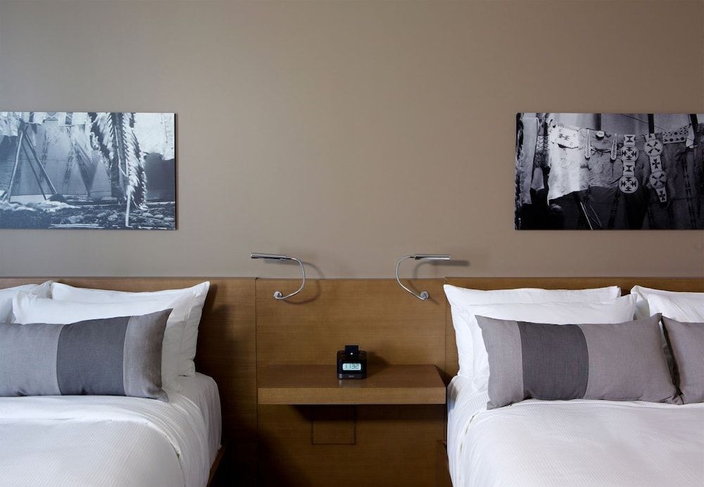 Grey Eagle Resort Deluxe Room, 2 Queen Beds 3