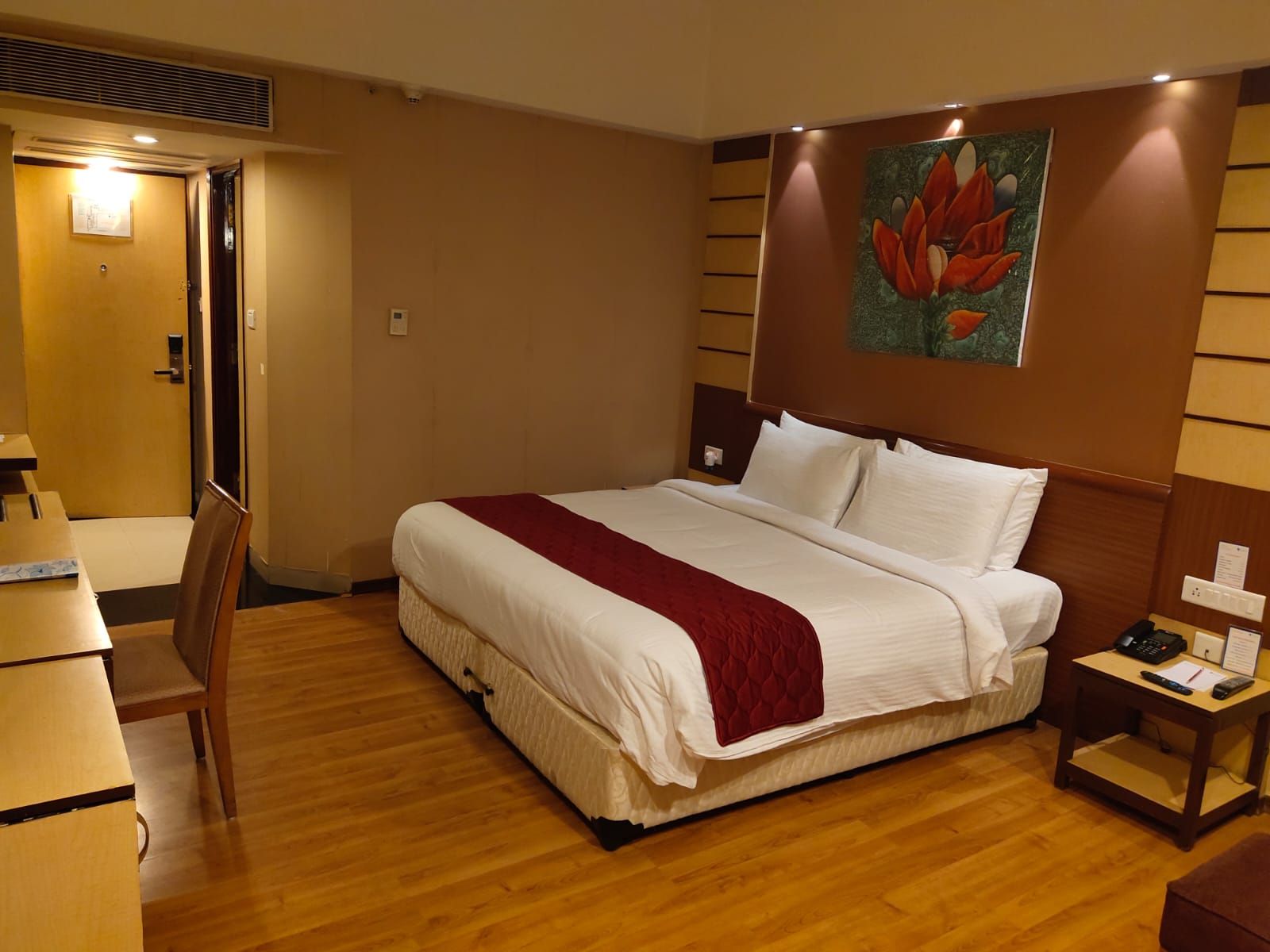 The Plaza Standard Room-Twin or Double Bed 5