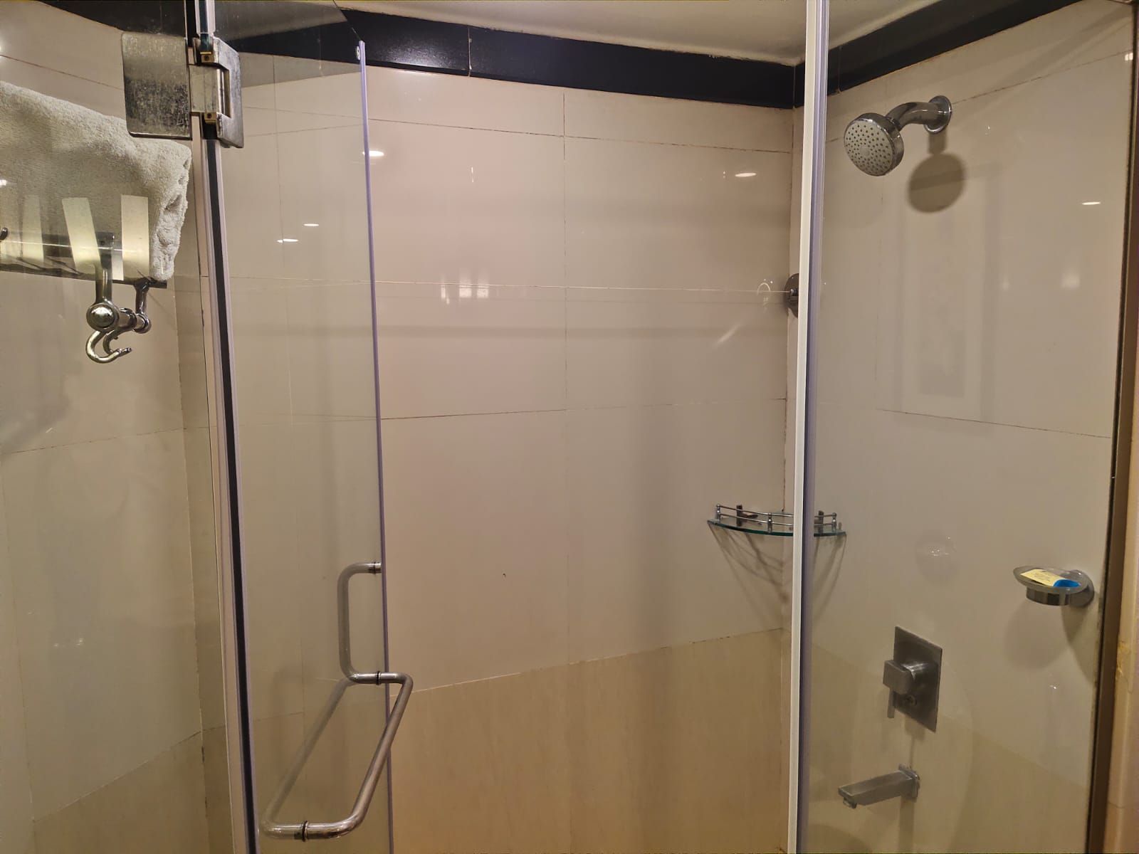 The Plaza Standard Room-Twin or Double Bed 6