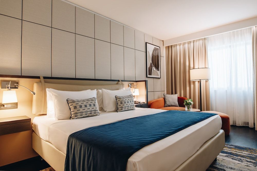 Standard Room, 1 King Bed (with Premium Minibar Experience)