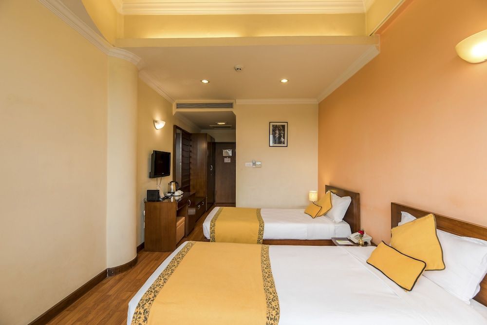 Airport Hotel Standard Double or Twin Room, 1 Bedroom, City View 4