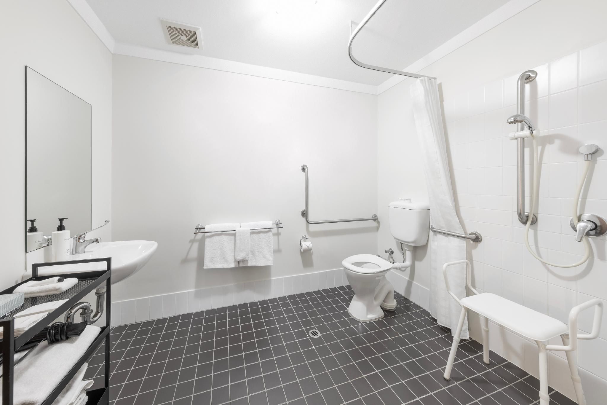 Accessible 1 Bedroom Suite