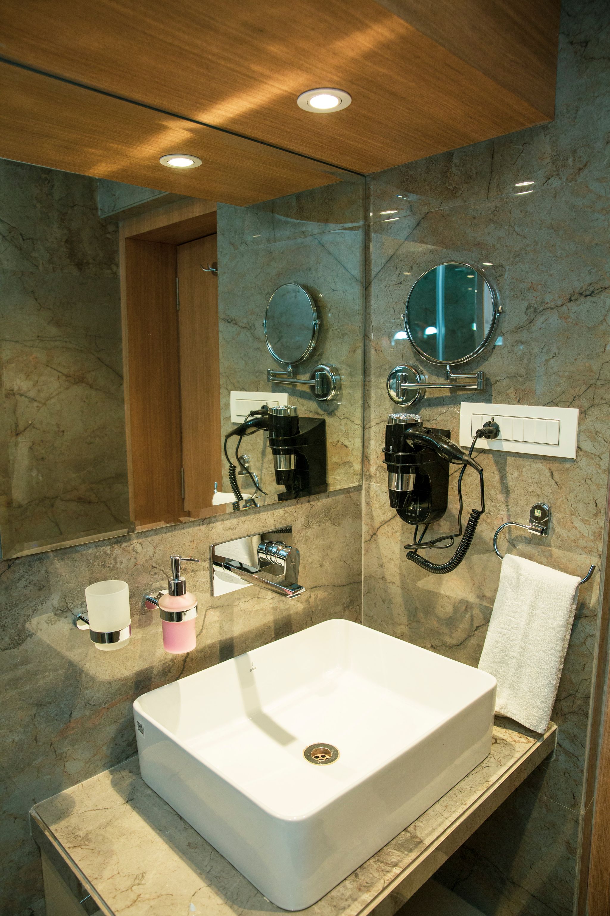 Hotel Panasia Continental Luxury Room 7