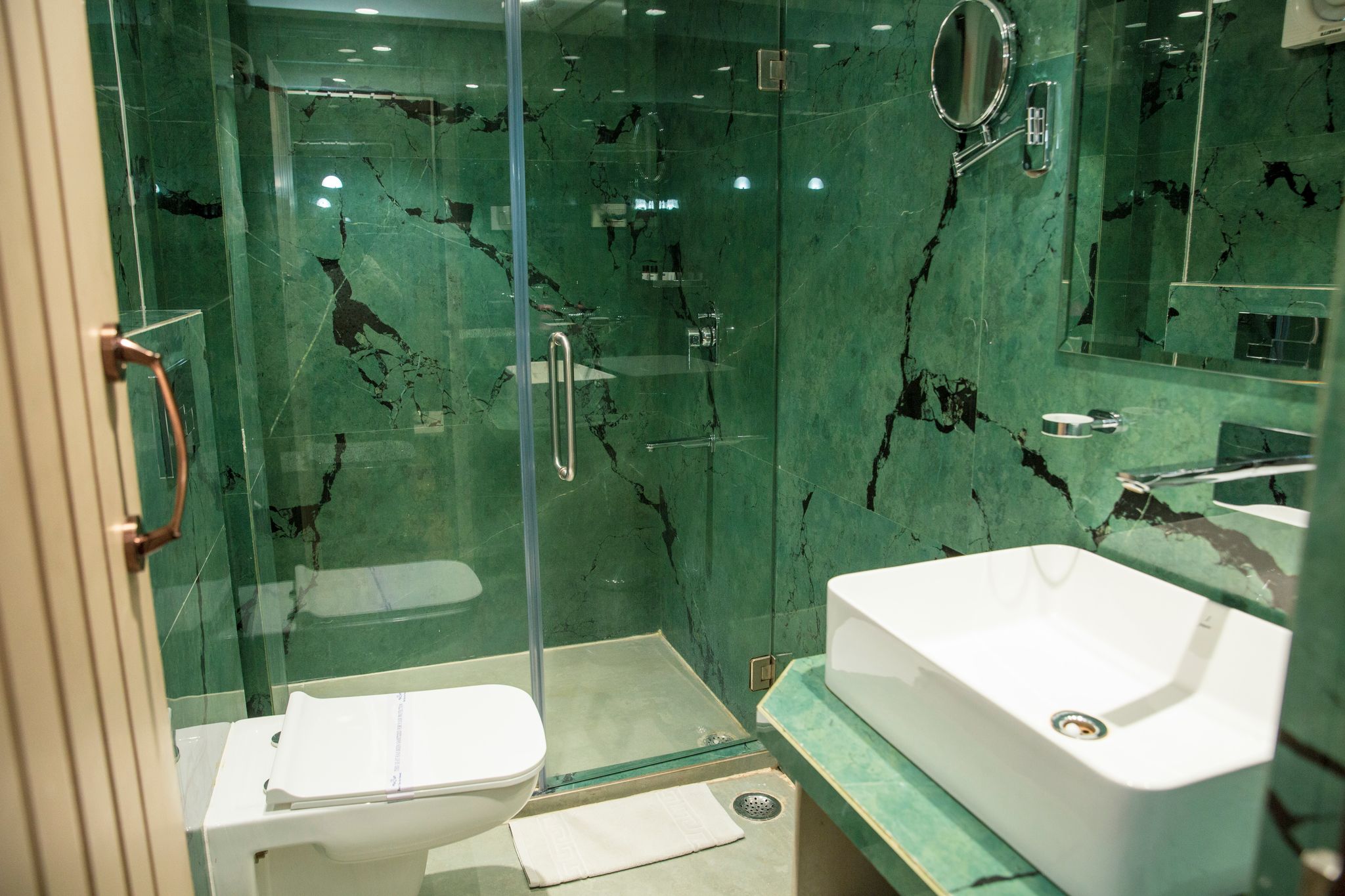 Hotel Panasia Continental Luxury Room 6