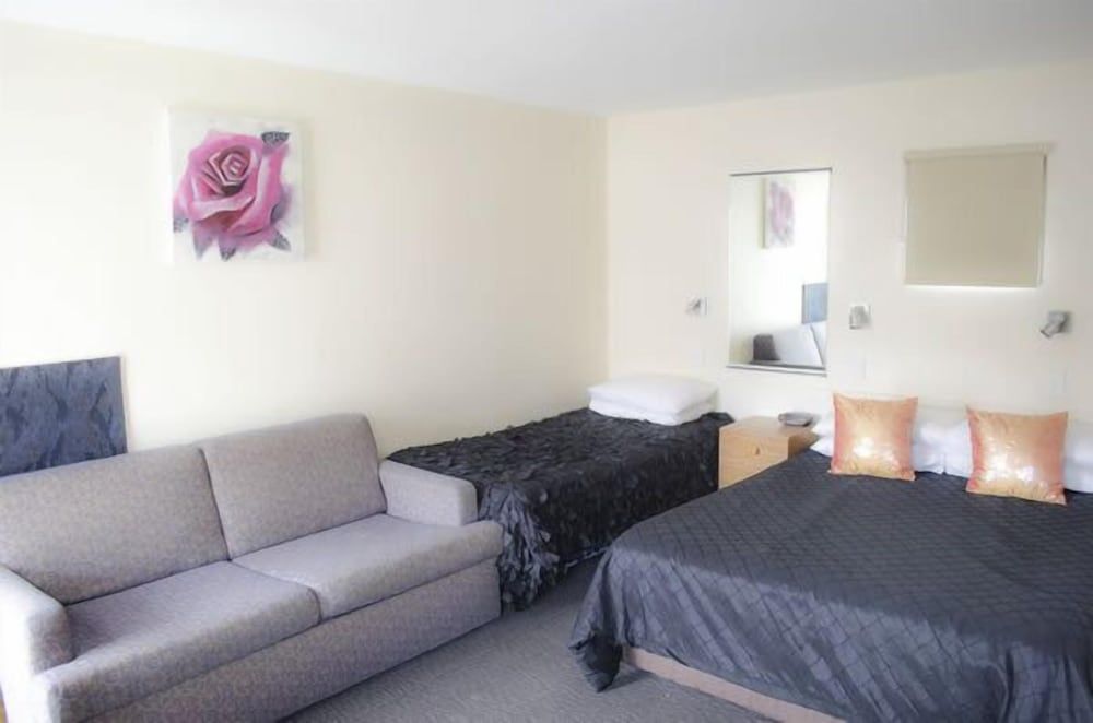 Family Room, 1 Queen and 1 Single Bed, Ground Floor (Unit 3)