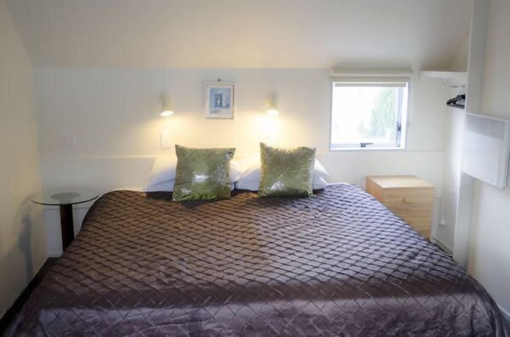 Double Room, 1 King Bed, Upper Floor (Unit 5)