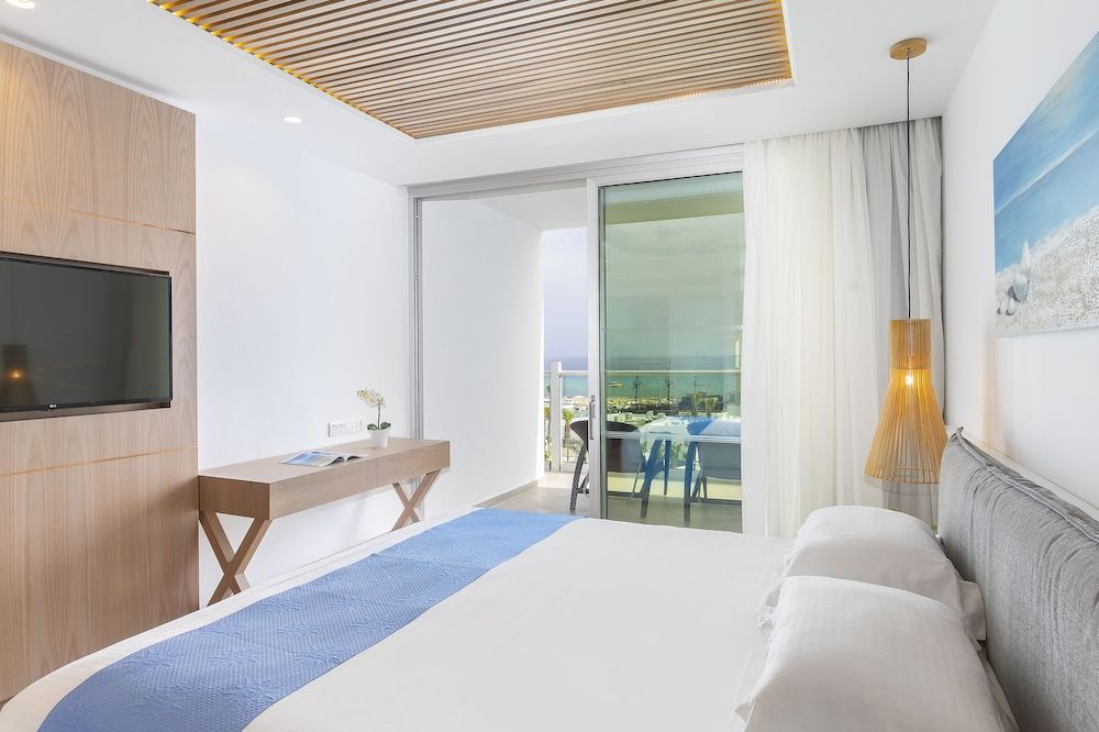 Limanaki Beach Hotel