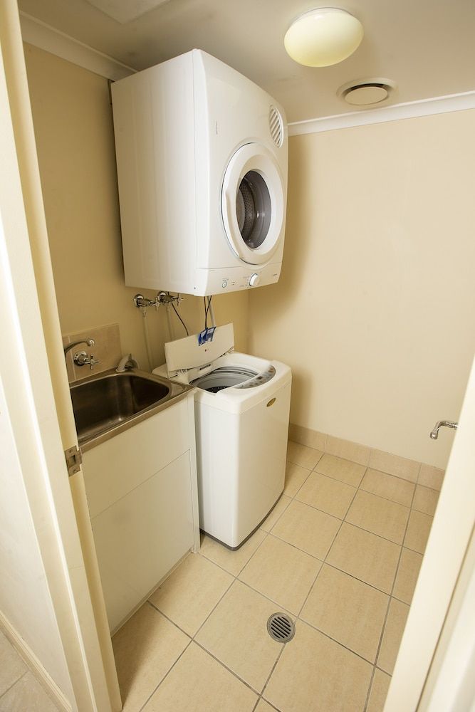 Springwood Tower Apartment Hotel Apartment, 3 Bedrooms 5