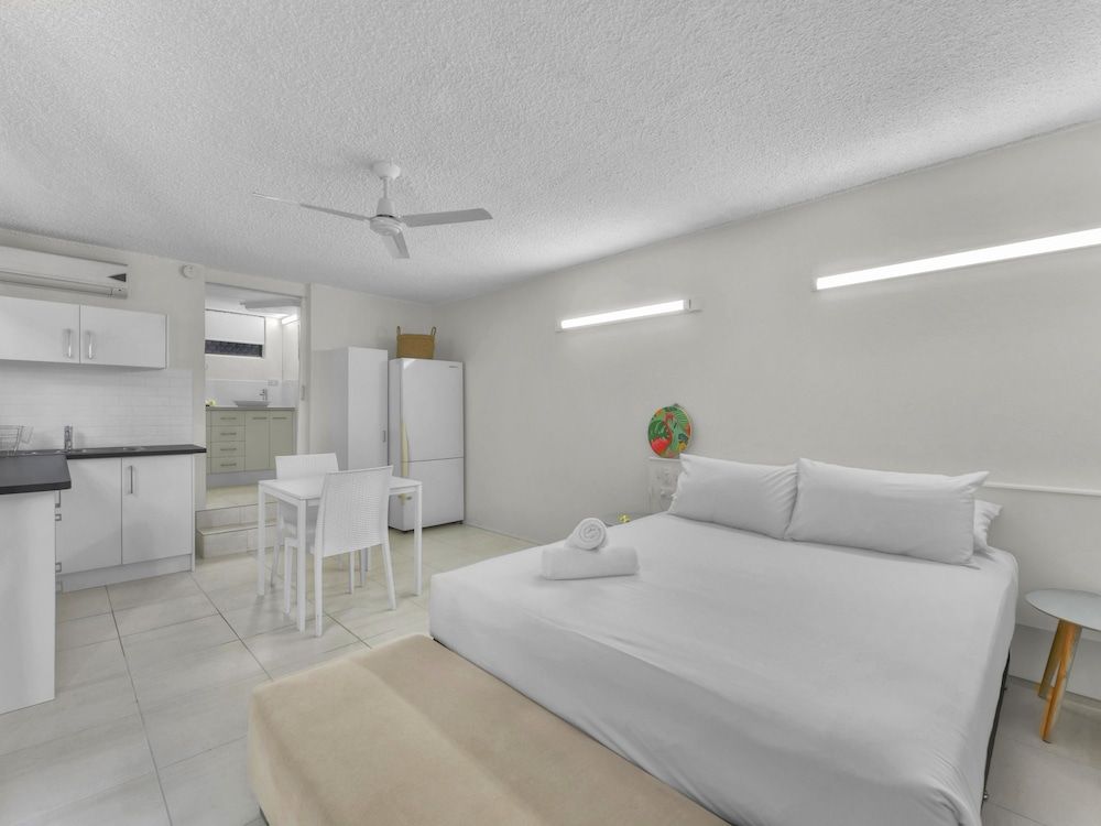 Camden Motor Inn Deluxe Studio Suite, 1 Queen Bed 2