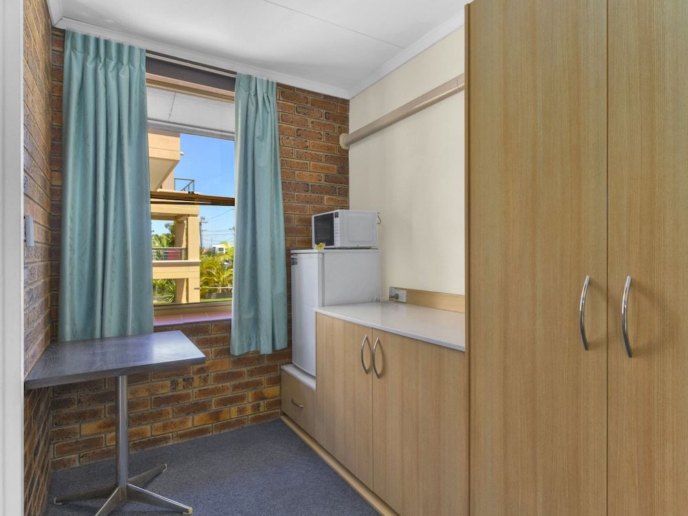 Camden Motor Inn Family Room 6