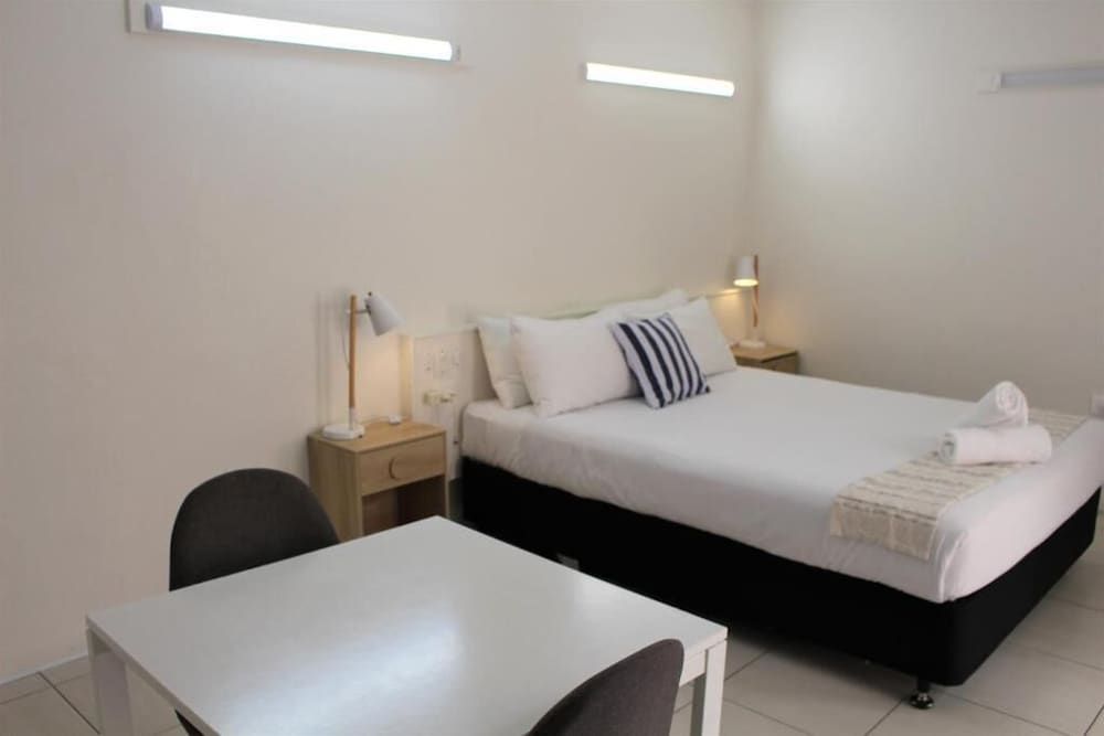 Camden Motor Inn Deluxe Studio Suite, 1 Queen Bed 6